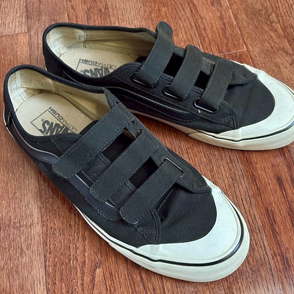 Vans Black Ball Priz Sneakers - Picture 2 of 14